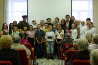 Сотрудники и Студенты СГМУ с детьми из Красного Креста выступают перед ветеранами 22.08-001